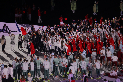 23일 일본 도쿄 신주쿠 국립경기장에서 열린 2020 도쿄올림픽 개막식. 각국 선수단이 입장하고 있다. /연합뉴스