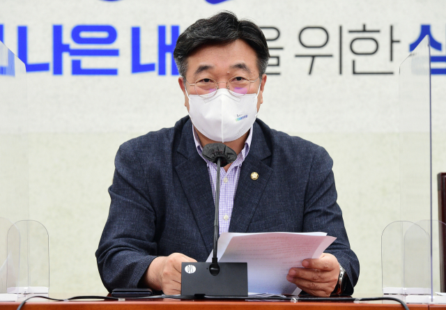 윤호중 더불어민주당 원내대표가 29일 국회에서 열린 민주당 정책조정회의에서 발언하고 있다. /국회사진기자단