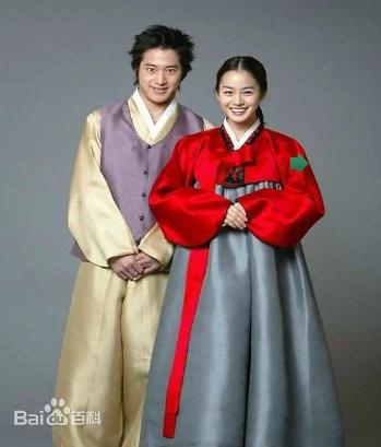 바이두는 한복이 조선족 의상이라고 주장하며 한국 연예인 사진을 자료 사진으로 게재했다. /=바이두백과