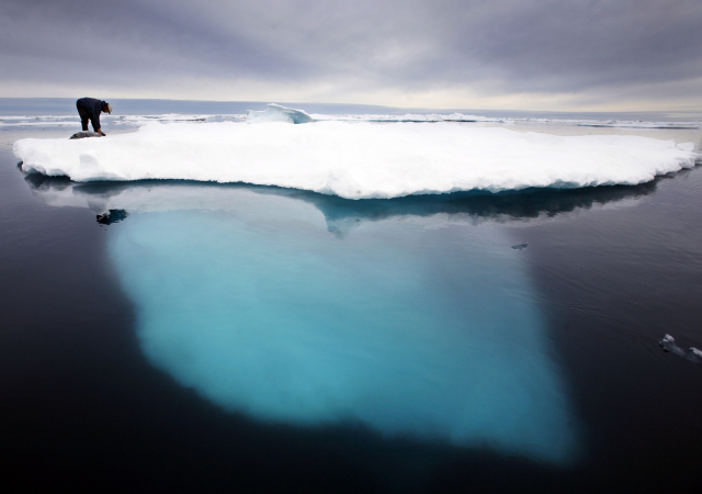 이상고온에 하루 사이 '85억t' 얼음 녹은 그린란드…'심각한 상황'