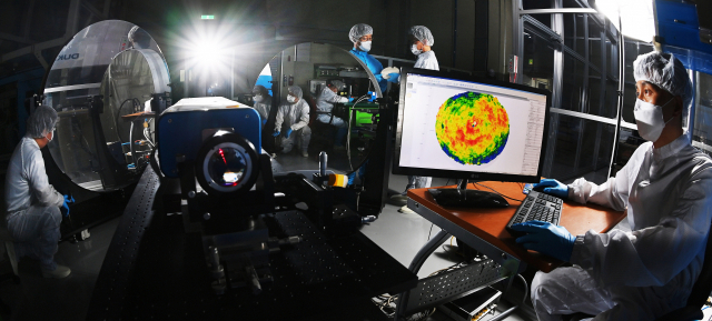 '위성의 눈' 대형 반사경 연구·가공하는 KRISS 첨단측정장비연구소 우주광학팀