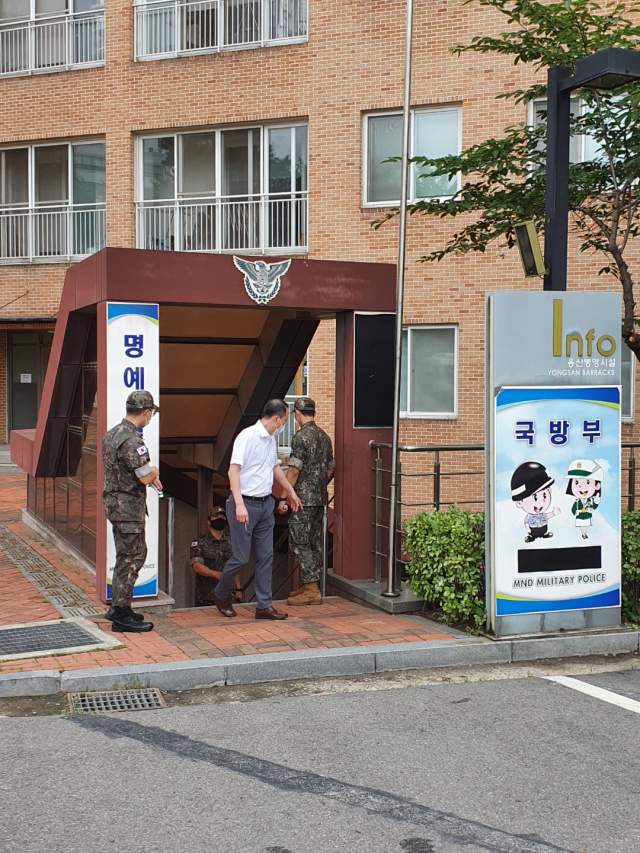 서울 용산구 국방부 청사 부지내에 위치한 미결수 수용시설 출입구의 모습/민병권 기자