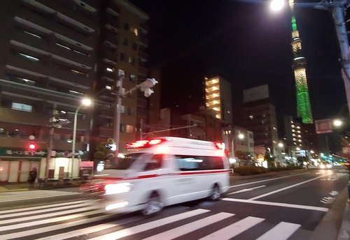 2020년 12월 7일 오후 일본 도쿄도(東京都) 스미다(墨田)구에서 구급차가 달리고 있다. /연합뉴스