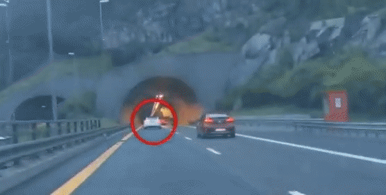 [영상] 달리는 차에서 만취해 잠든 운전자 구한 '테슬라 오토파일럿'