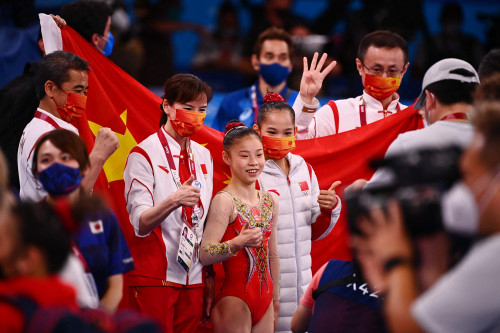여자 기계체조에서 금메달을 따낸 중국 선수단. /AFP연합뉴스
