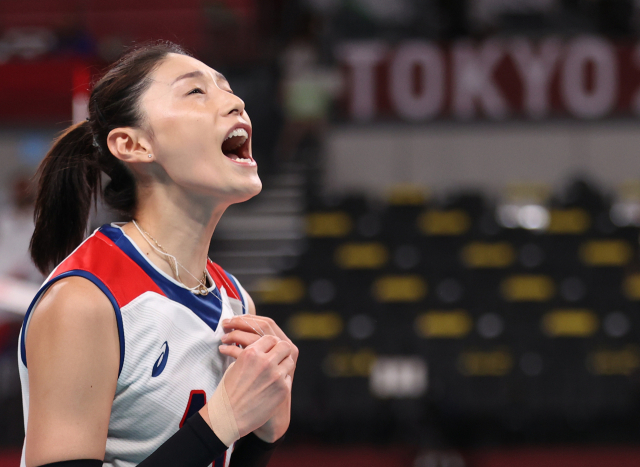 8일 일본 도쿄 아리아케 아레나에서 열린 도쿄올림픽 여자배구 세르비아와의 동메달 결정전. 김연경이 실점 후 아쉬워하고 있다. /연합뉴스