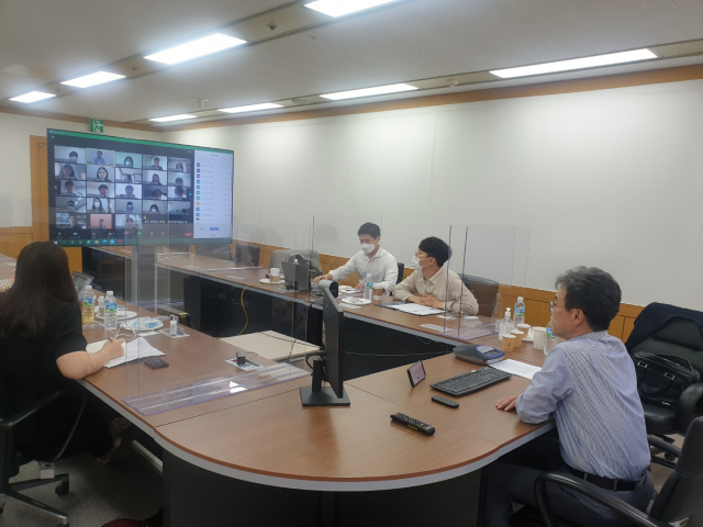 한국전력이 직원들을 대상으로 독서토론을 촉진할 전문가(퍼실러레이터)를 양성하는 교육을 화상으로 진행하고 있다. /사진 제공=한국전력