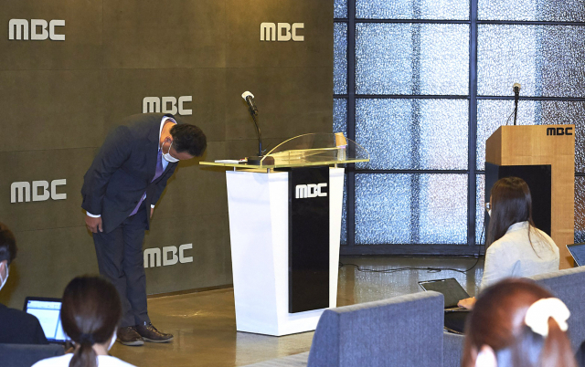 박성제 MBC 사장이 지난 달 26일 서울 마포구 상암동 MBC에서 기자회견을 열어 도쿄올림픽 중계 과정에서 물의를 빚은 데 대해 대국민 사과를 하고 있다. /사진 제공=MBC