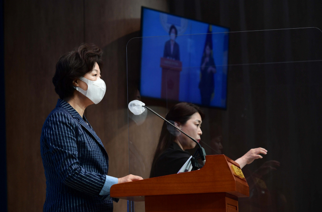 더불어민주당 대선 경선 예비후보인 추미애 전 법무부장관이 9일 서울 여의도 국회 소통관에서 기자회견을 갖고 더불어민주당과 열린민주당의 통합을 주장하고 있다./국회사진기자단