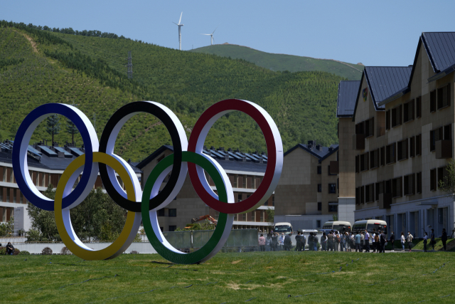 14일 중국 허베이성 장자커우의 2022년 베이징 동계올림픽·패럴림픽 선수촌에서 미디어 공개 행사가 진행되고 있다. /연합뉴스