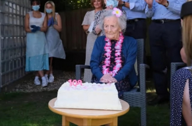 베티 스피어 할머니가 108번째 생일을 맞았다./영국 SWNS 유튜브 캡처