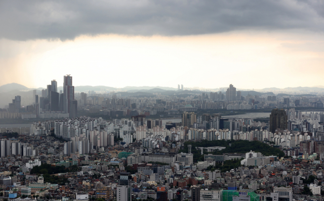 서울타워에서 바라본 서울 및 경기도 아파트 모습./연합뉴스