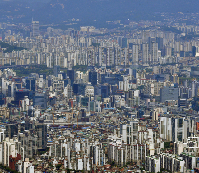 서울 송파구 롯데월드타워 스카이전망대에서 바라본 강남 일대 아파트 전경./권욱 기자