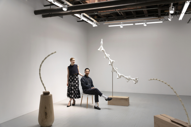 건축가로 활동했던 박세윤(오른쪽)과 발레리나였던 제니퍼 카발호는 각각 미술로 전향했고 지금은 뉴욕 브루클린의 ‘카발호 박 갤러리’를 공동으로 이끌고 있다.