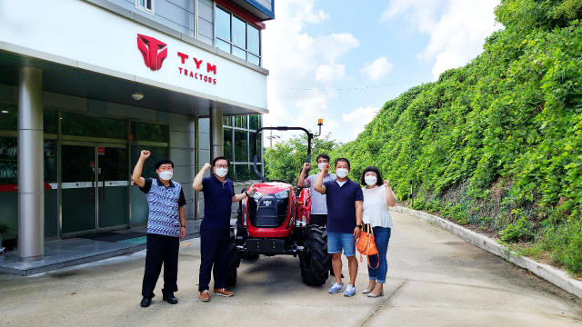 TYM, 귀농 청년 농업인 12명에 트랙터 기증