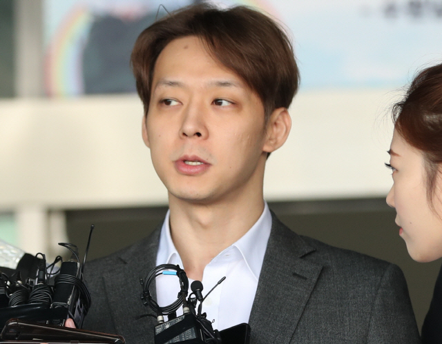 [전문] 박유천, 이중계약·성추문 논란에 '전혀 사실 아니다…법적대응'