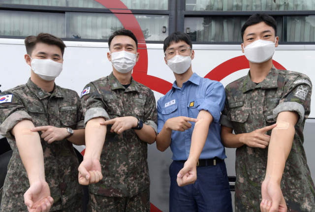 경남지역 혈액수급난에 '사랑의 헌혈' 나선 해군 장병들