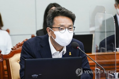 靑 '이철희 수석이 언론법 둘러싼 정기국회 차질 우려 전달'