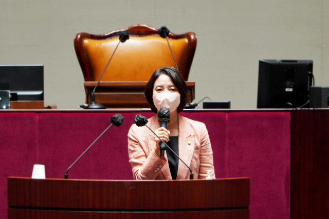 2일 이영 국민의힘 디지털정당위원장이 서울 여의도 국회에서 열린 정기국회 대비 의원 워크숍에서 ‘그룹웨어 활용 당내 소통강화 방안’을 설명하고 있다./사진제공=국민의힘