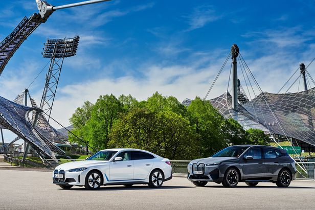 BMW의 새로운 전기차 모델 ‘i4’(왼쪽)와 ‘iX’./BMW 제공