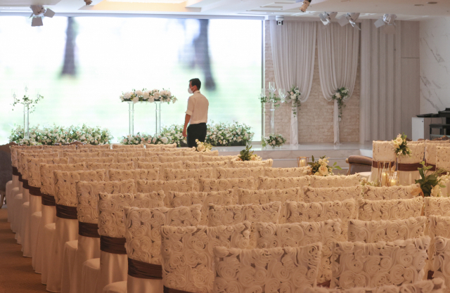 지난달 22일 서울 영등포구의 한 결혼식장이 텅 비어 있다. /연합뉴스