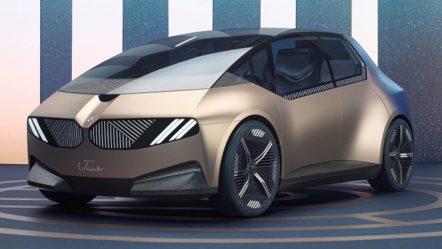 'IAA 모빌리티 2021'에서 BMW가 공개한 미니 SUV 'i 비전 서큘라' 이미지. 제품에 사용된 모든 부품과 재질이 100% 재활용 가능하며 좌석과 센터페시아 패널의 조립과 분해도 간편한 점이 특징이다. /연합뉴스
