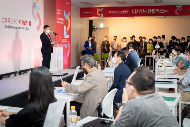 윤상흠 한국디자인진흥원장이 9일 열린 ‘융합 데모데이’에서 발언하고 있다. /사진 제공=한국디자인진흥원