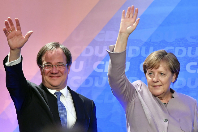 앙겔라 메르켈(오른쪽) 독일 총리와 아르민 라셰트 기민당 총리 후보/AP연합뉴스