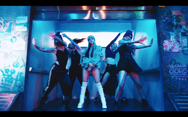블랙핑크 리사의 솔로곡 ‘LALISA’ 뮤직비디오의 한 장면. /사진 제공=YG