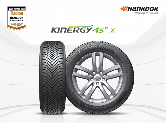 한국타이어의 4계절 SUV 타이어인 ‘키너지 4S 2 X’. 키너지 4S 2 X는 유럽의 SUV 전문지 ‘아우토 빌트 알라드(Auto Bild Allrad)’에서 실시한 2021년 SUV용 사계절 타이어 테스트에서 1위를 차지했다./사진제공=한국타이어