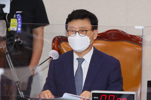 국회 법제사법위원장인 박광온 의원이 지난 6일 국회에서 열린 국회 법사위 전체회의에서 인사말을 하고 있다. / 성형주 기자