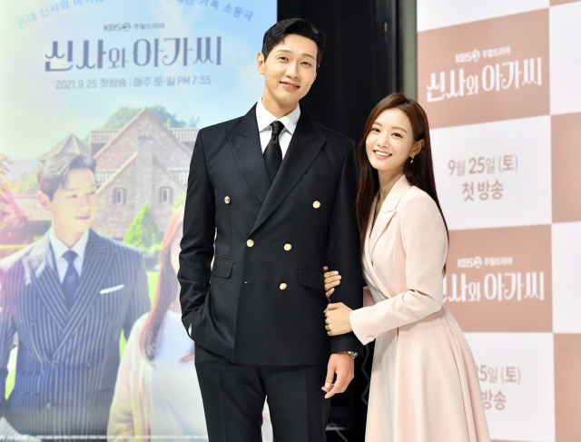 24일 오후 진행된 KBS2 주말극 ‘신사와 아가씨’ 제작발표회에 참석한 배우 지현우, 이세희(왼쪽부터) /사진=KBS