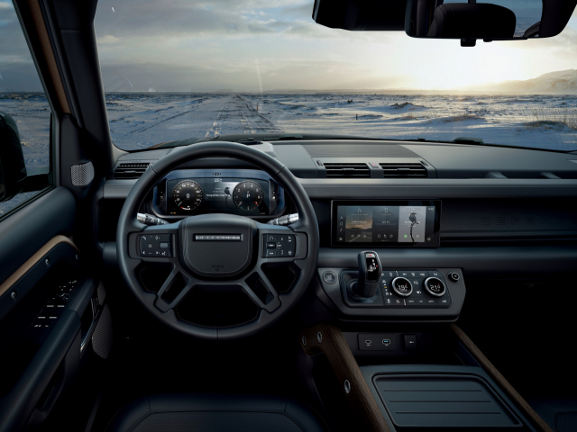 재규어랜드로버 코리아가 최근 공개한 올 뉴 디펜더 90 ‘V8 본드 에디션’ 내부/사진 제공=랜드로버코리아