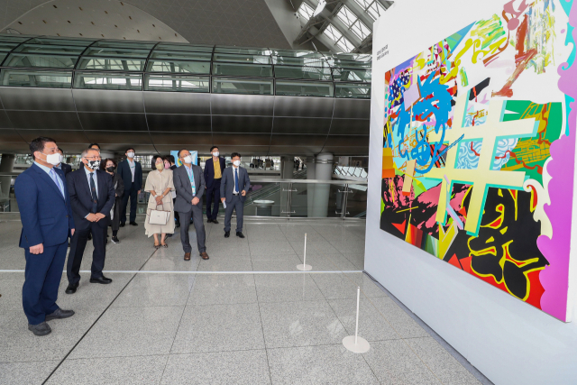 인천공항서 전 세계 유명 미술작품 감상하세요…'한 달간 한국국제아트페어 특별전시'
