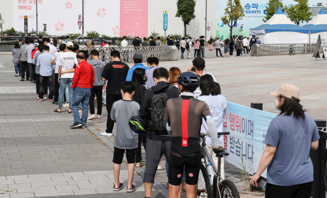 [속보] 4단계 접종완료자, 실외체육시설에서  경기 가능…종목별 경기인원 1.5배까지 허용