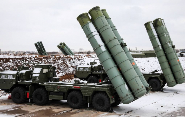 러시아 S-400미사일을 탑재한 이동식발사차량 /러시아 타스통신