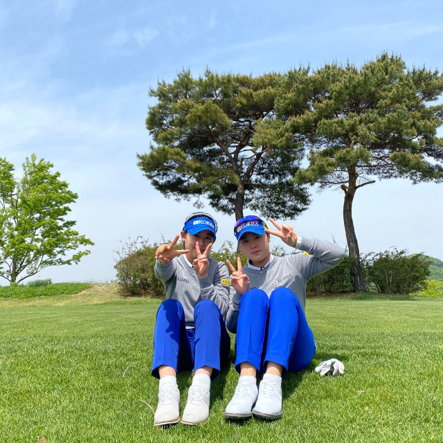 여자 골프 국가대표 황유민(왼쪽)과 김혜승.