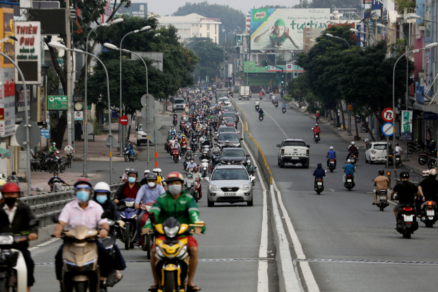 지난 1일(현지시간) 베트남 호치민에 오토바이와 차가 가득 차있는 모습./AFP연합뉴스