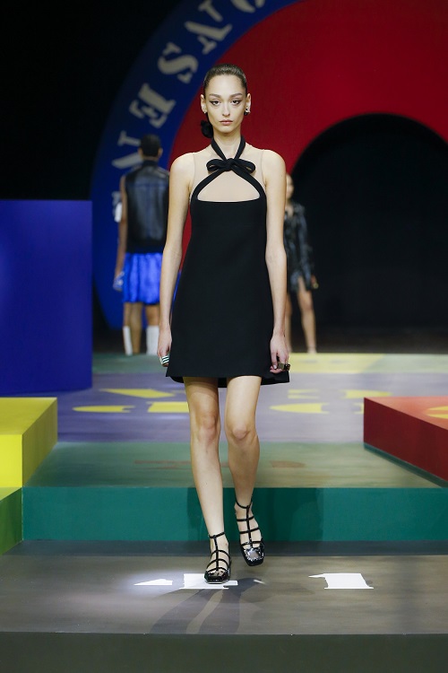디올, ‘2022 봄-여름 여성 레디-투-웨어’ 컬렉션 선보여