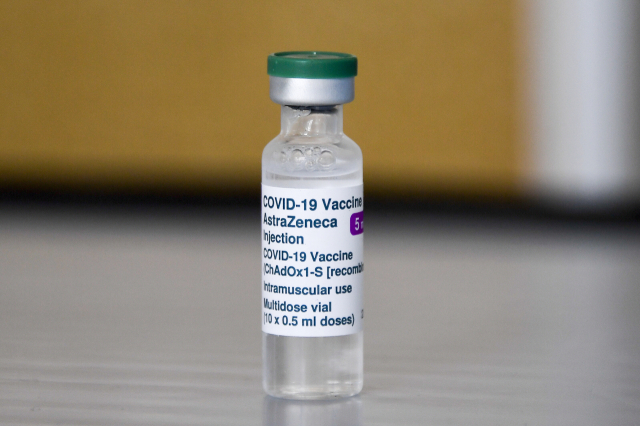지난 4월 21일 영국 백신 접종 센터에서 접종 중인 아스트라제네카 신종 코로나바이러스 감염증(코로나19) 백신. /AP연합뉴스
