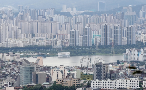 서울 남산에서 바라본 아파트 단지 모습./연합뉴스