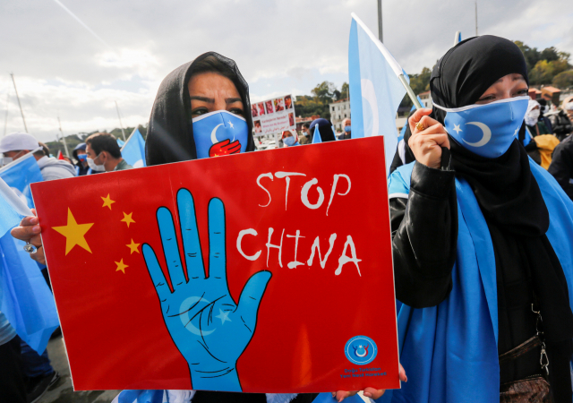 지난 1일 터키 이스탄불에서 위구르인들이 중국의 신장위구르 인권 탄압에 항의하는 시위를 벌이고 있다. /로이터연합뉴스