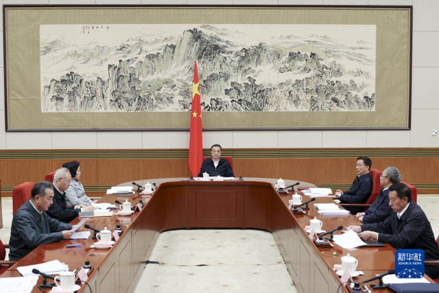 리커창 중국 총리가 지난 9일 심각한 표정으로 국가에너지위원회를 주재하고 있다. /신화망