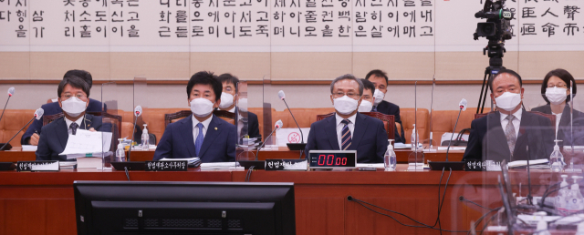이재명 '변호사비 대납 의혹' 국감 공방…'수임자료 제출' vs '국회 권한 밖'