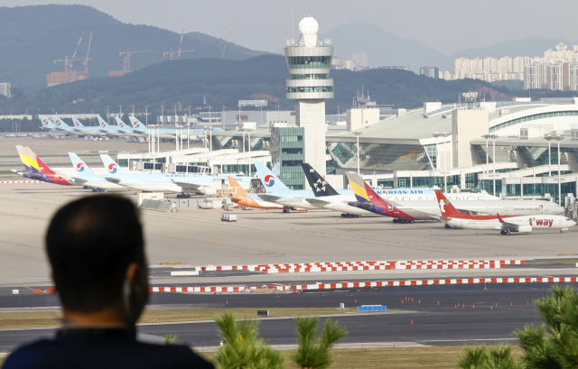 지난 11일 오후 인천공항전망대에서 바라본 인천국제공항 계류장. /연합뉴스