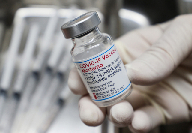코로나19 예방 접종을 위해 준비된 모더나 백신의 사진이다. 사진은 기사와 직접적인 관련이 없습니다. /연합뉴스