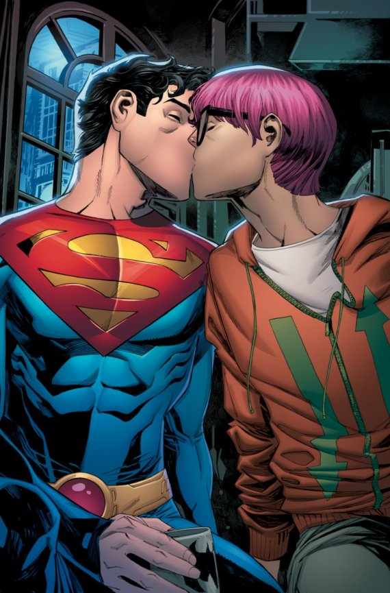 드디어 드러난 슈퍼맨 정체, 그는 '남자와 키스 했다'