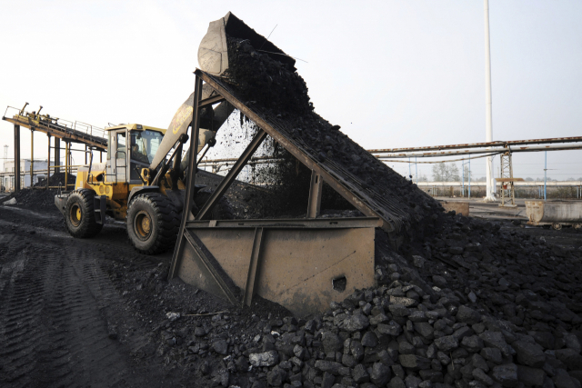 중국 안후이성의 한 석탄 야적장. /AP연합뉴스