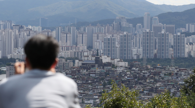 지난달 22일 서울 중구 남산에서 바라본 용산·강남 지역 아파트. /연합뉴스