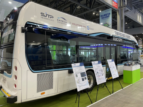 오비고의 스마트카 플랫폼이 탑재된 자율주행 수소전기버스. /사진제공=오비고